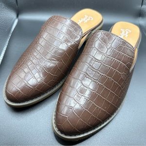Crown Vintage brown women’s mule slides size 7.5